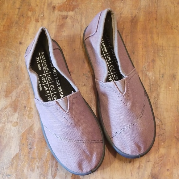 Toms Shoes - Tom's slip-on shoes